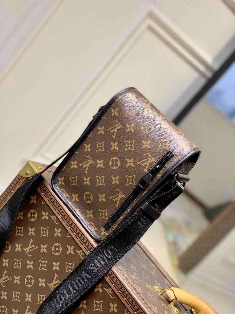 Louis Vuitton M46442 Archy Messenger PM Bag Monogram Canvas