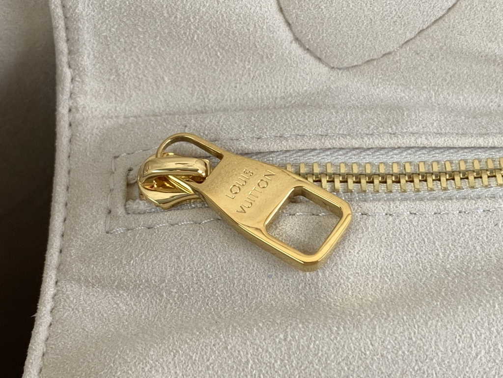 Louis Vuitton M46516 Neverfull MM Monogram Empreinte Leather Beige