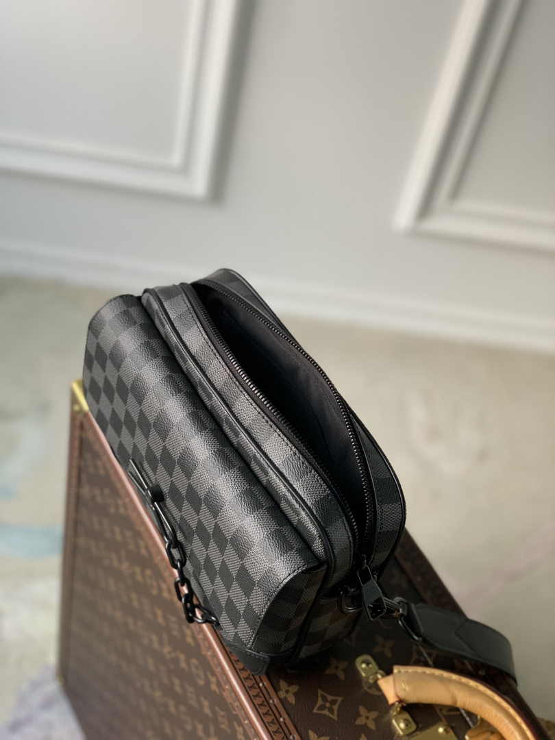 Louis Vuitton M46795 Steamer Messenger Damier canvas