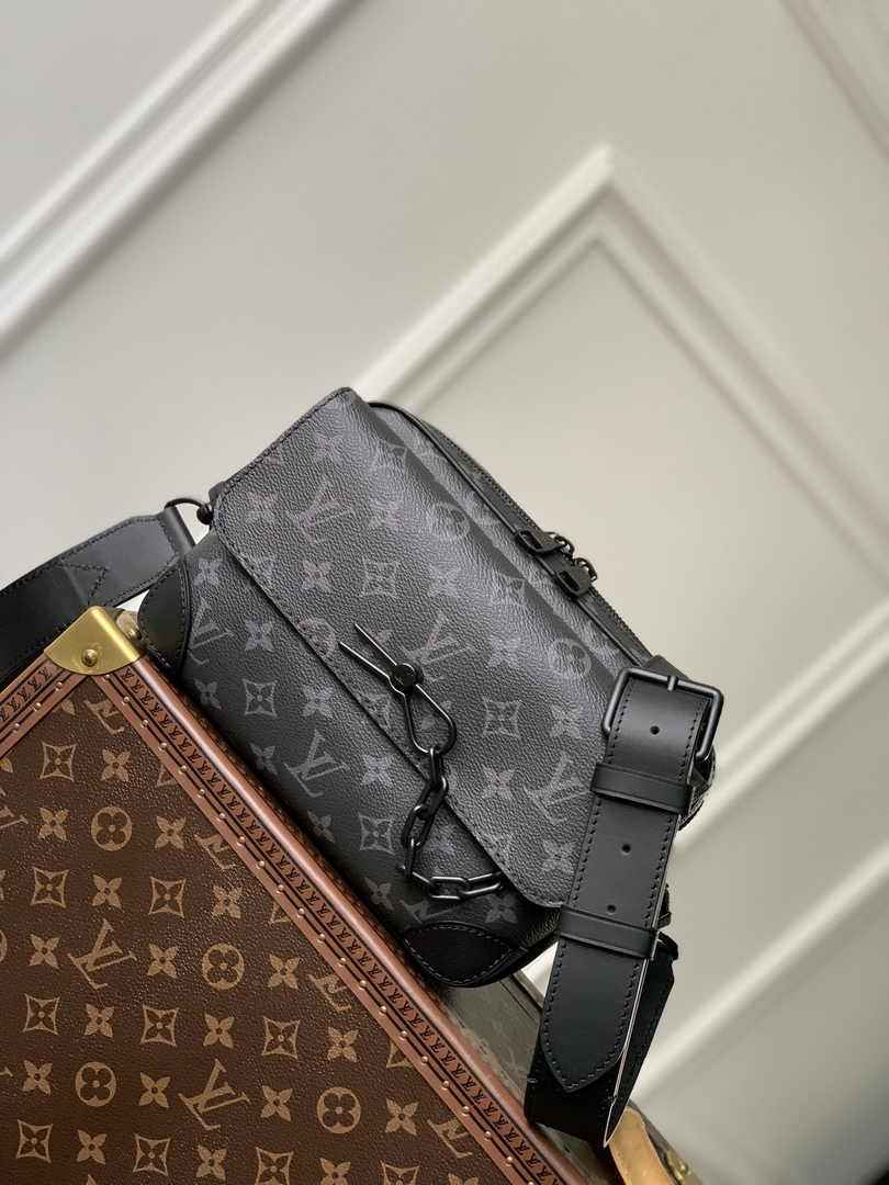 Louis Vuitton M46795 Steamer Messenger Monogram Eclipse canvas
