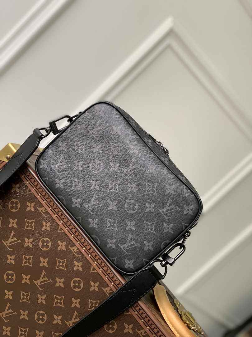 Louis Vuitton M46795 Steamer Messenger Monogram Eclipse canvas