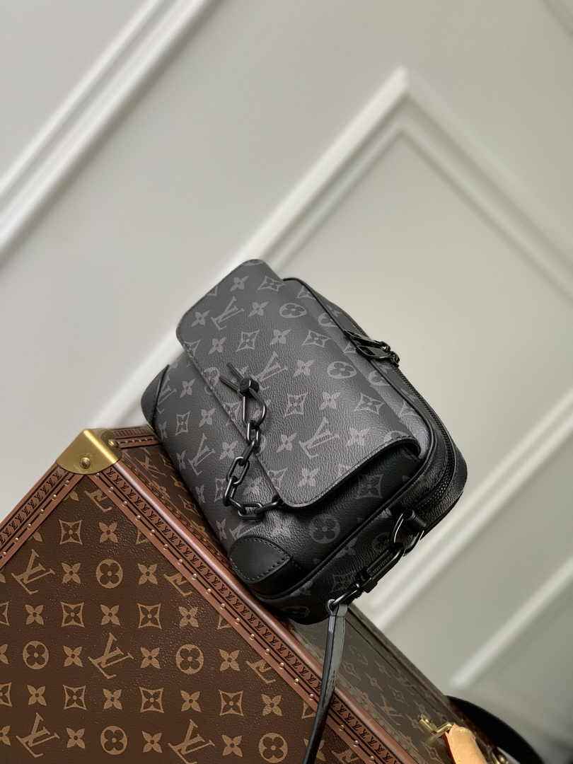 Louis Vuitton M46795 Steamer Messenger Monogram Eclipse canvas