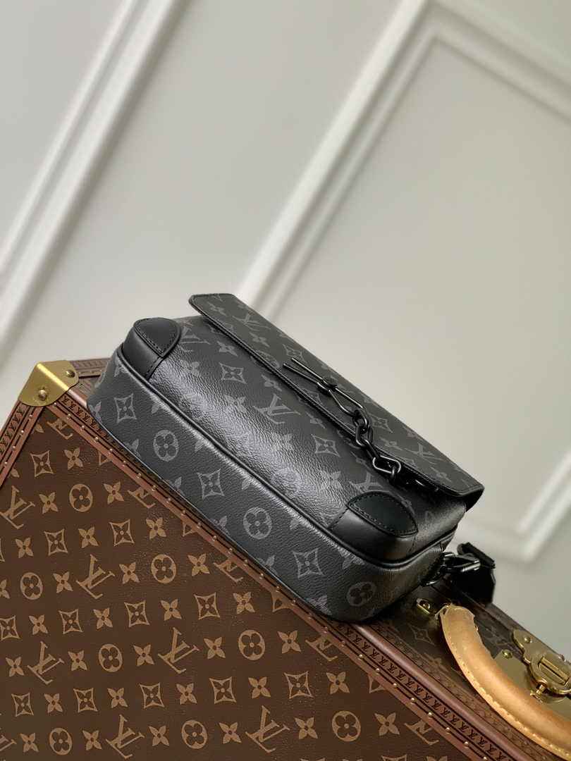 Louis Vuitton M46795 Steamer Messenger Monogram Eclipse canvas