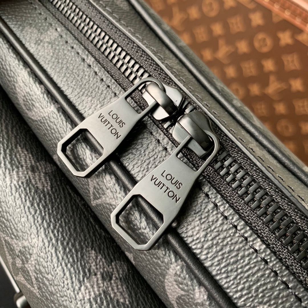 Louis Vuitton M46795 Steamer Messenger Monogram Eclipse canvas