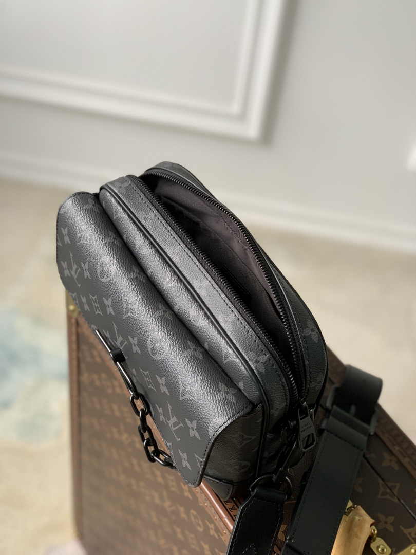 Louis Vuitton M46795 Steamer Messenger Monogram Eclipse canvas