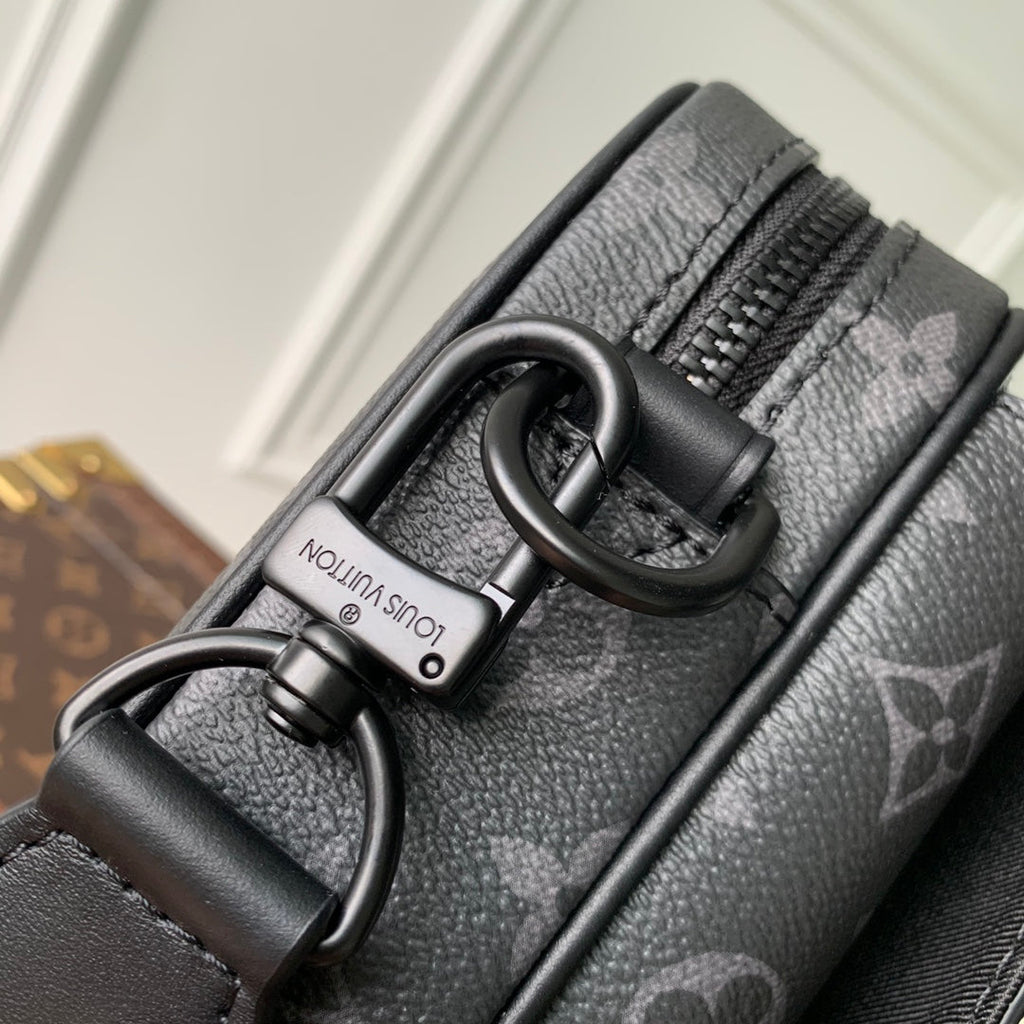 Louis Vuitton M46795 Steamer Messenger Monogram Eclipse canvas