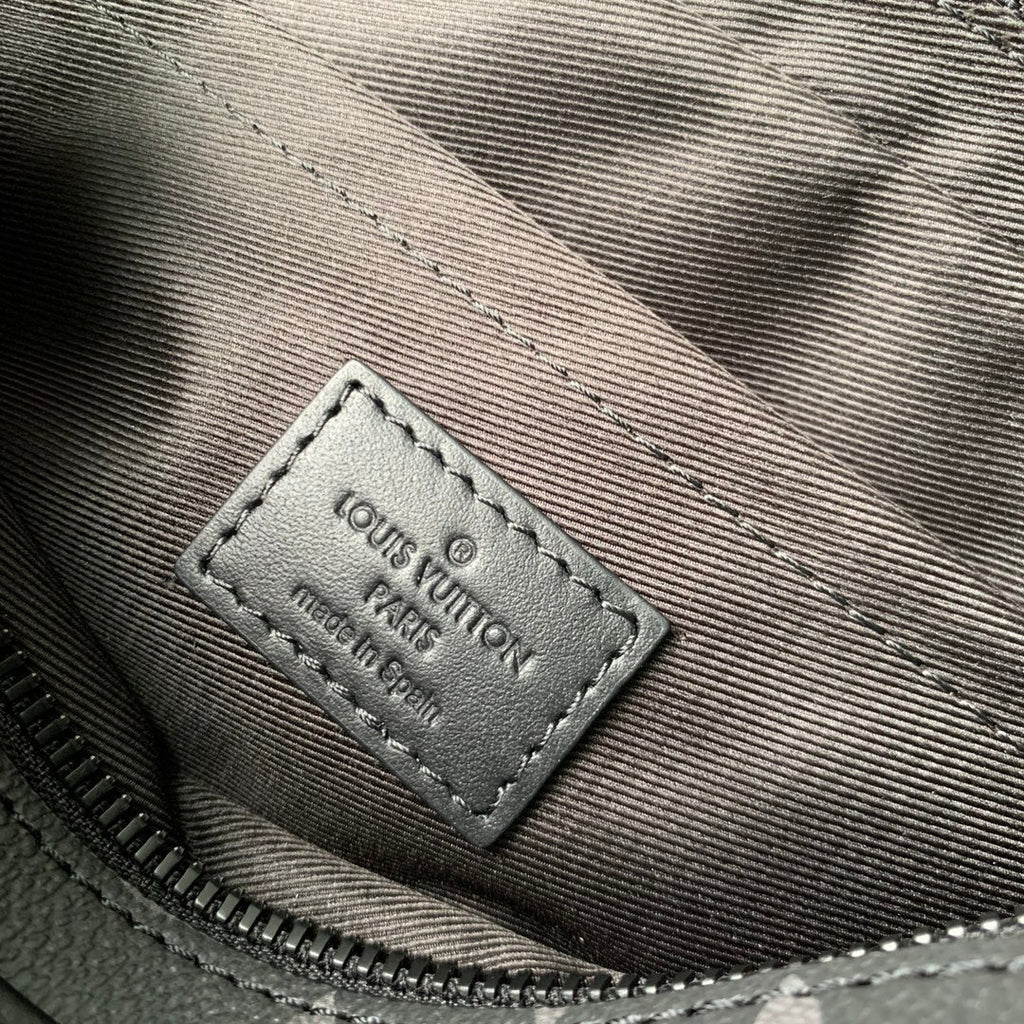 Louis Vuitton M46795 Steamer Messenger Monogram Eclipse canvas
