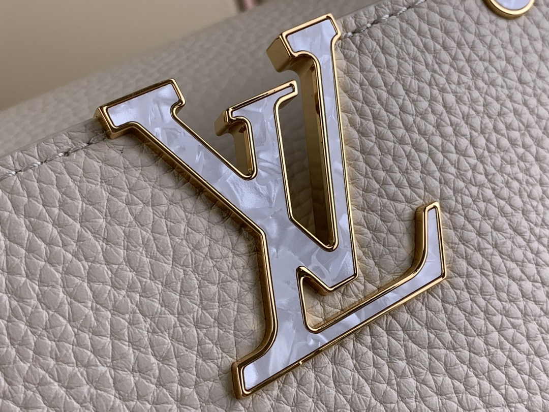 Louis Vuitton M54663 Capucines MM Bag White Taurillon leather