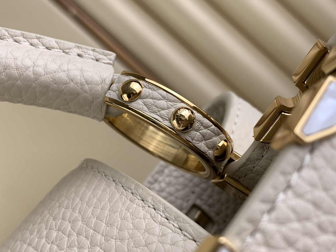 Louis Vuitton M54663 Capucines MM Bag White Taurillon leather