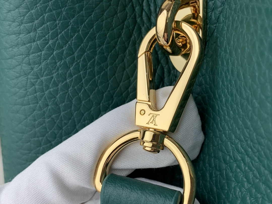 Louis Vuitton M54663 Capucines MM Bag Green Taurillon leather