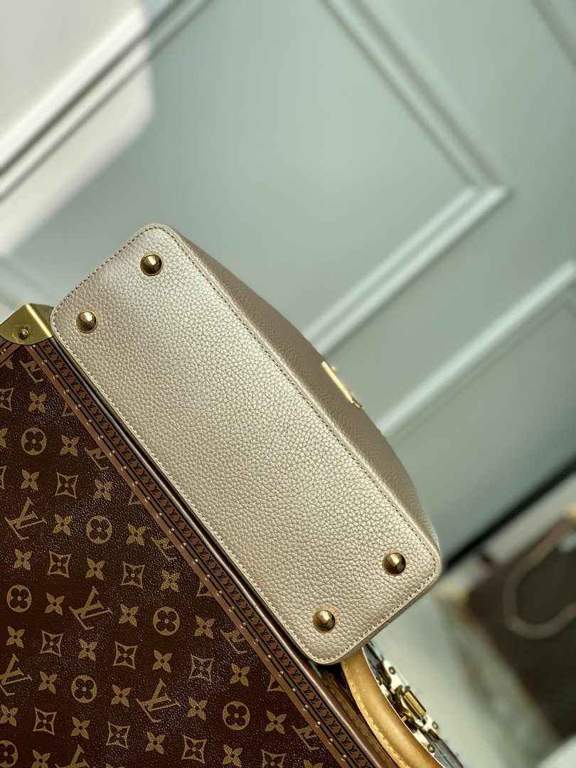 Louis Vuitton  M54663 Capucines MM Bag Gold Taurillon leather
