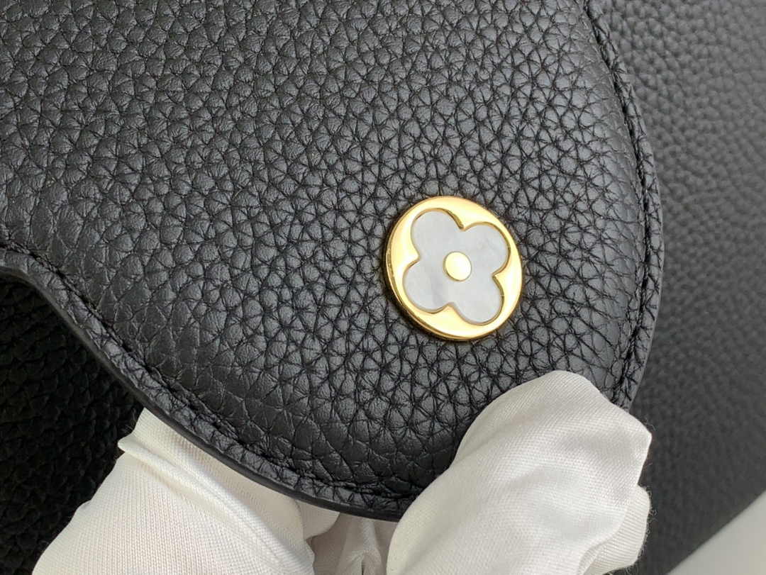 Louis Vuitton  M54663 Capucines MM Bag Black Taurillon leather
