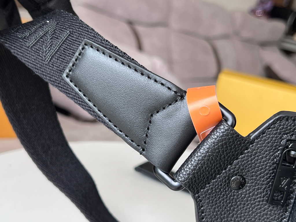 Louis Vuitton M57081 Takeoff Slingbag LV Aerogram Men Black