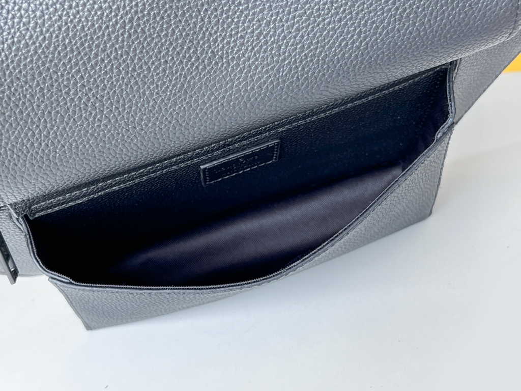Louis Vuitton M57081 Takeoff Slingbag LV Aerogram Men Black