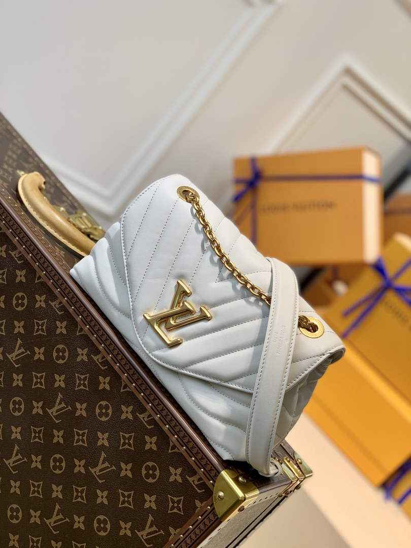 Louis Vuitton M58549 LV New Wave Chain Bag White