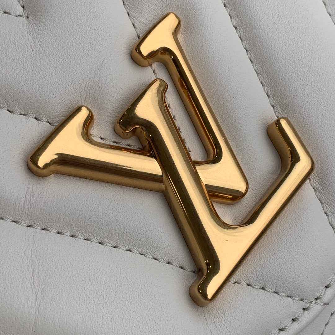 Louis Vuitton M58549 LV New Wave Chain Bag White