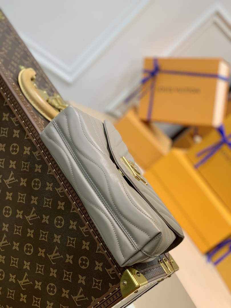 Louis Vuitton M58550 LV New Wave Chain Bag Gray