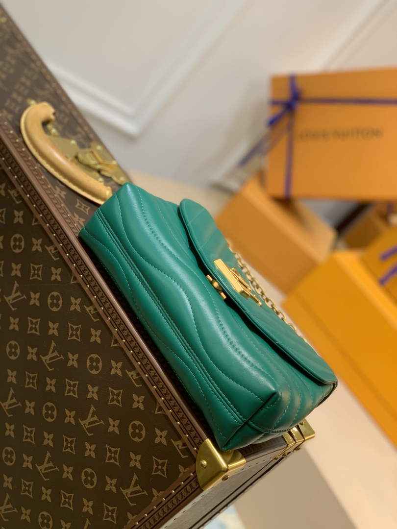 Louis Vuitton M58664 LV New Wave Chain Bag Green