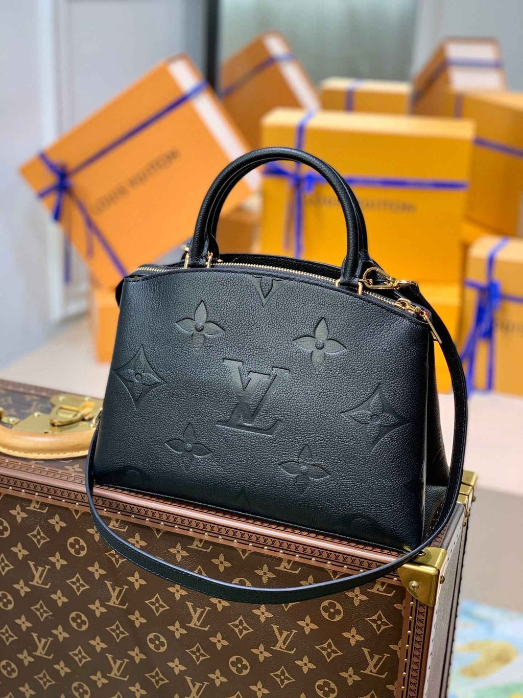 Louis Vuitton M58916 Petit Palais tote bag Monogram Leather Black
