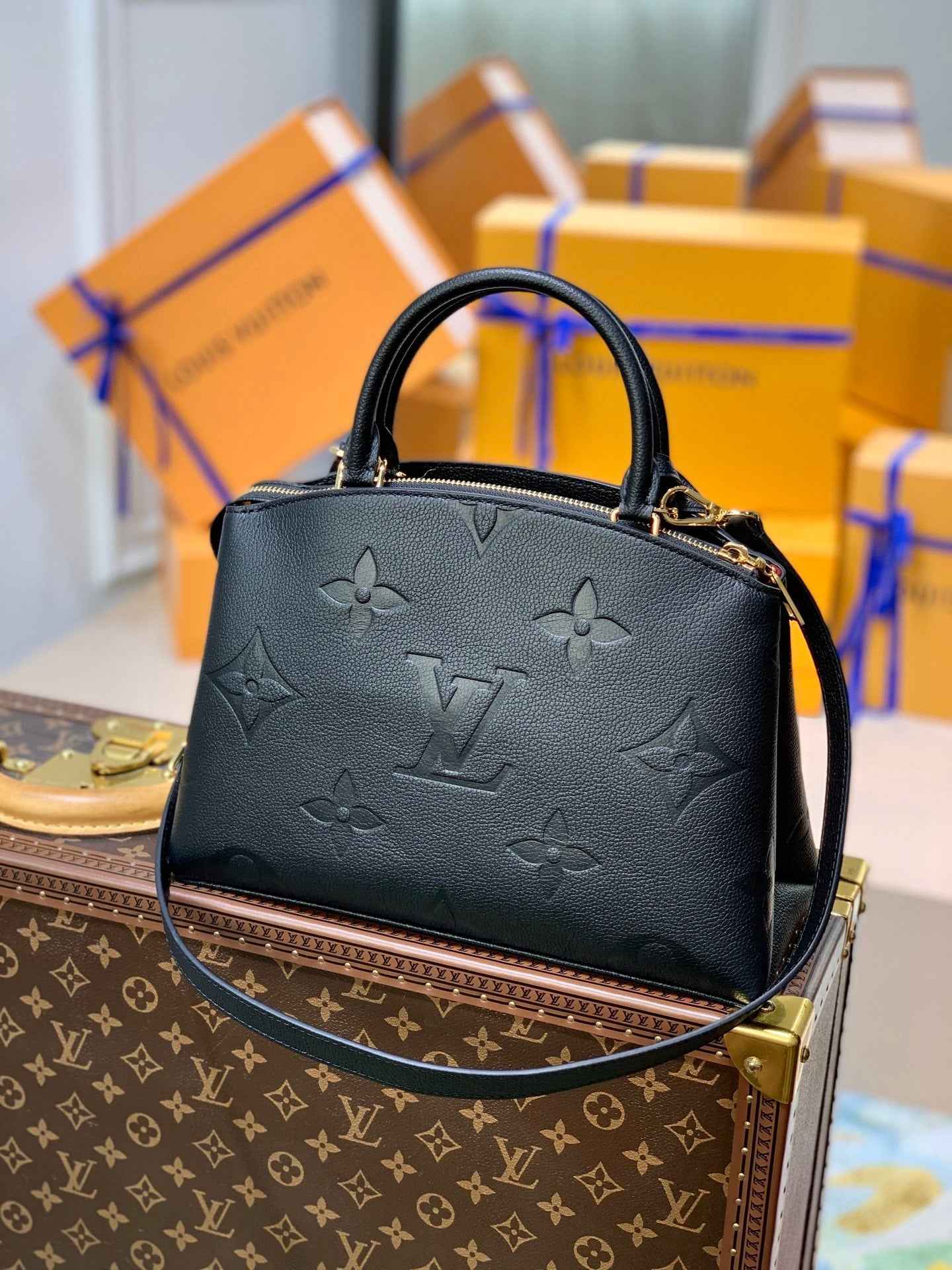 Louis Vuitton M58916 Petit Palais tote bag Monogram Leather Black
