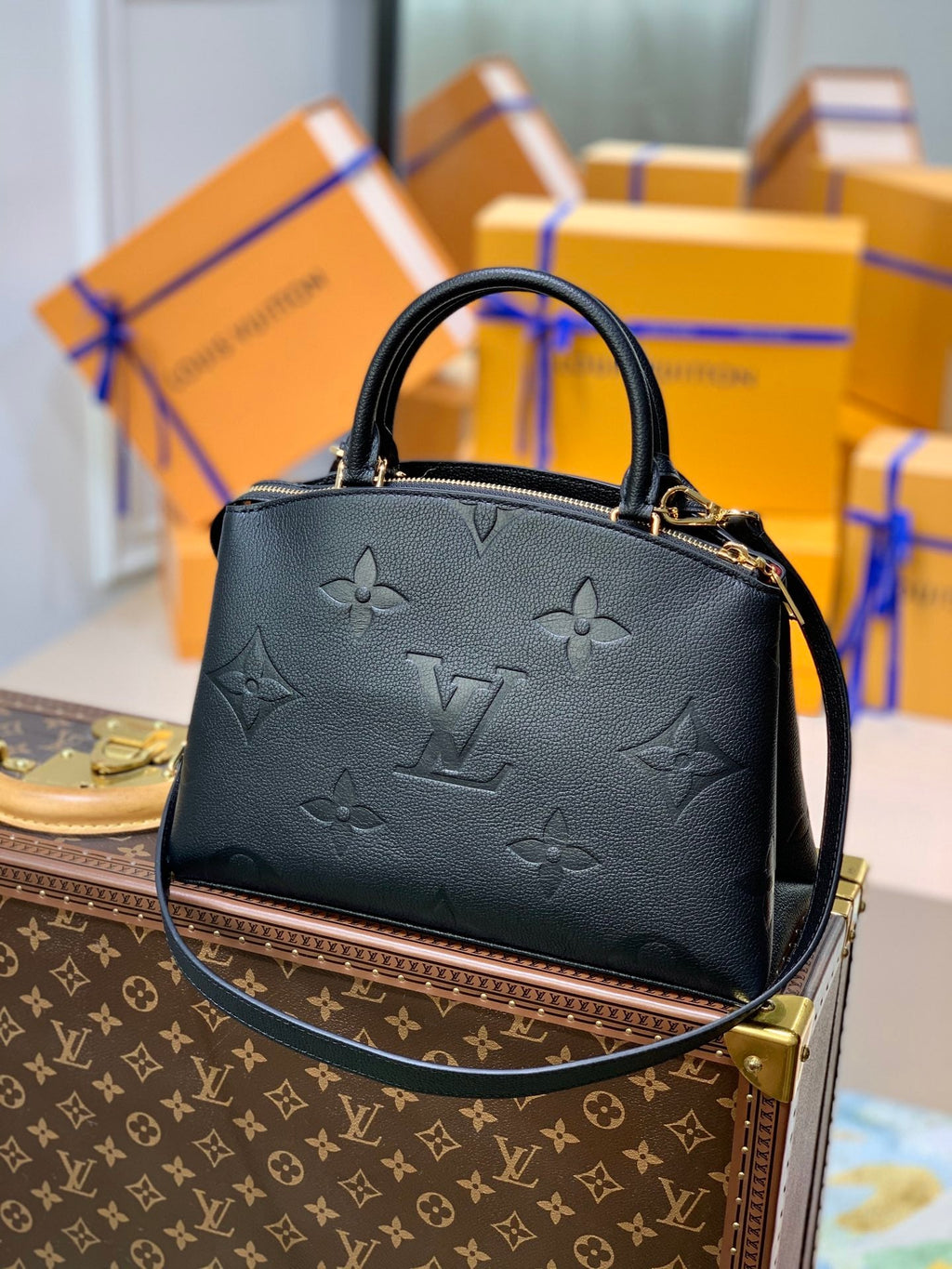 Louis Vuitton M58916 Petit Palais tote bag Monogram Leather Black - 29 x 18 x 12.5 cm / Monogram Leather Black - View 2