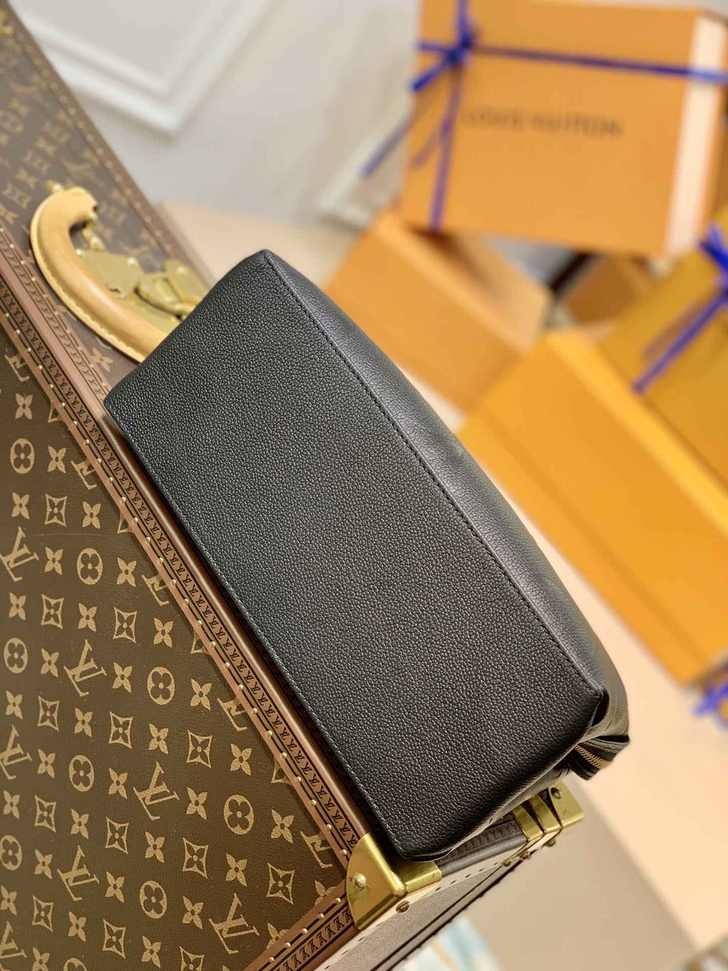 Louis Vuitton M58916 Petit Palais tote bag Monogram Leather Black