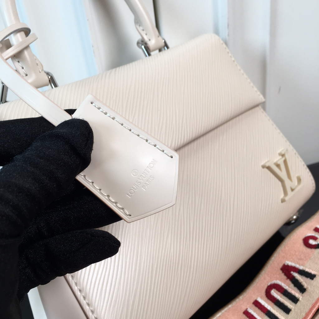 Louis Vuitton M58928 Cluny Mini Epi Leather Quartz - Default Title - View 4