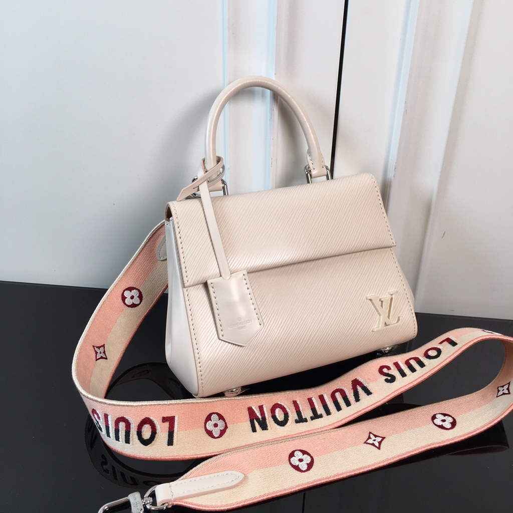 Louis Vuitton M58928 Cluny Mini Epi Leather Quartz