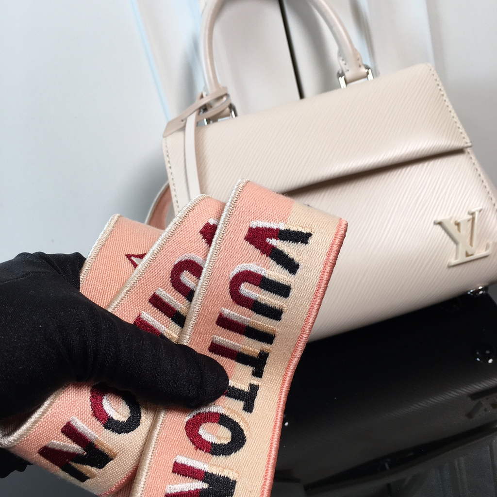 Louis Vuitton M58928 Cluny Mini Epi Leather Quartz - Default Title - View 9