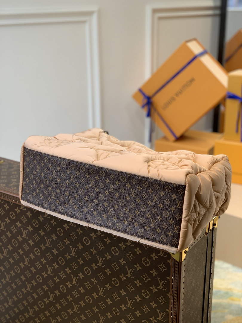 Louis Vuitton M59007 OnTheGo GM Tote Bag Beige - Default Title - View 3