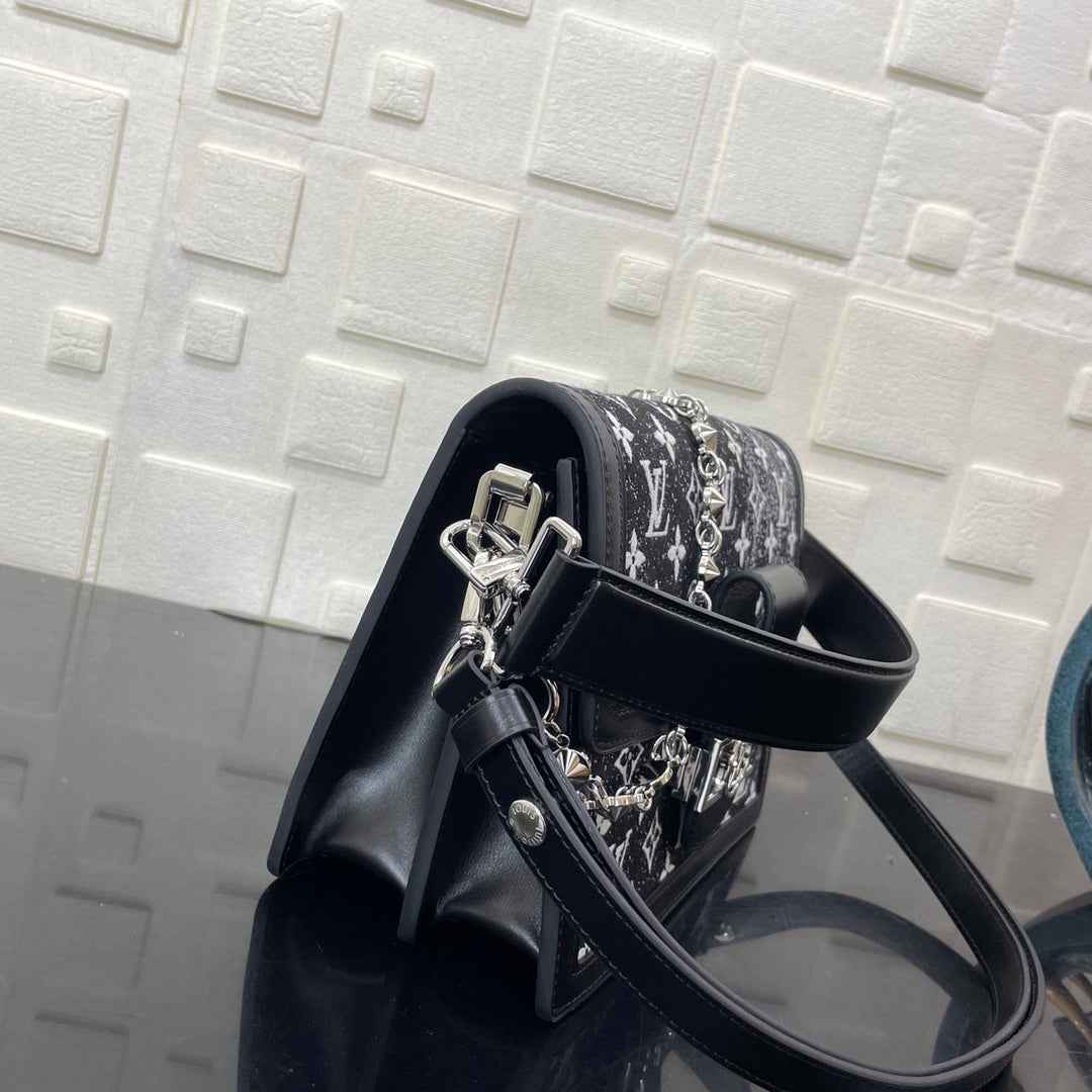 Louis Vuitton M21458 Dauphine MM Shoulder bag black