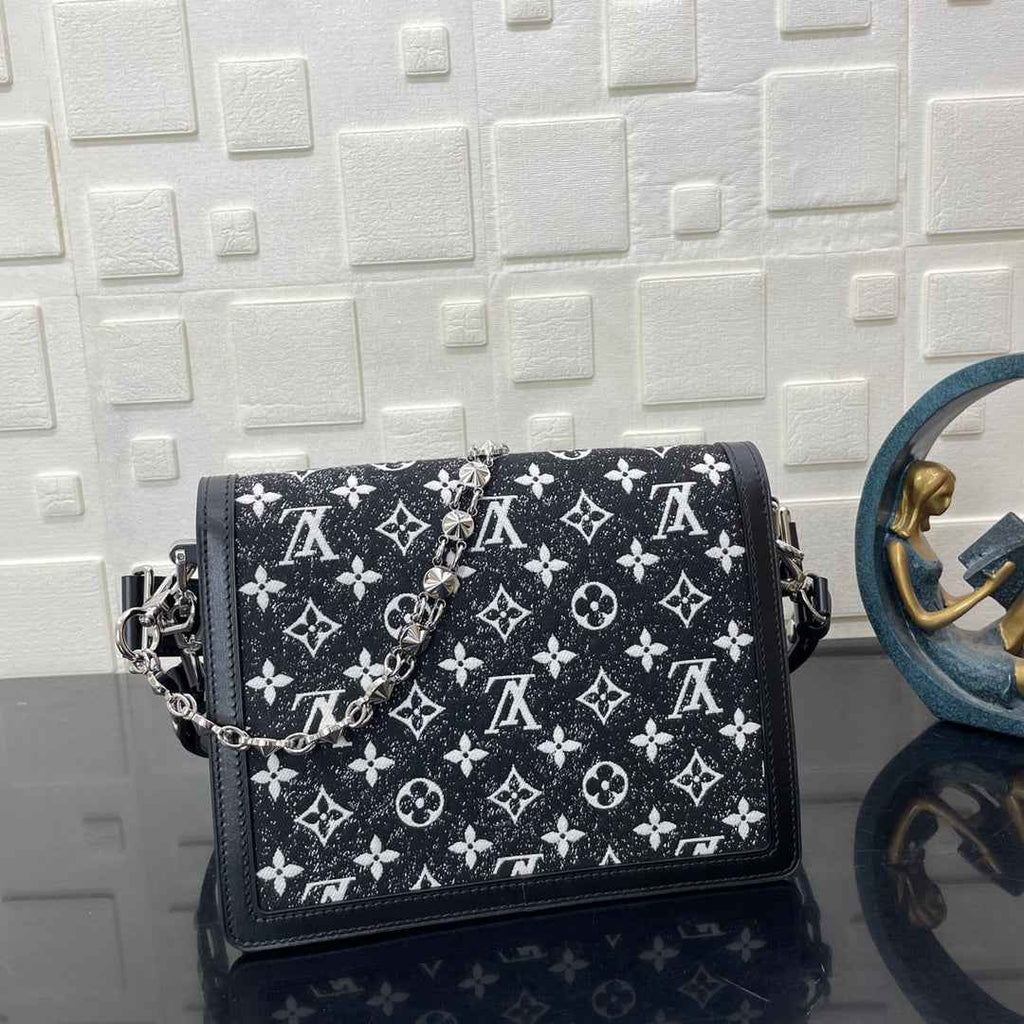 Louis Vuitton M21458 Dauphine MM Shoulder bag black