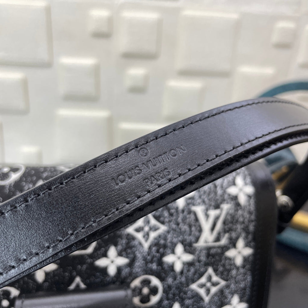 Louis Vuitton M21458 Dauphine MM Shoulder bag black - 25 x 17 x 10.5 cm / monogram / Calfskin-leather trim - View 6