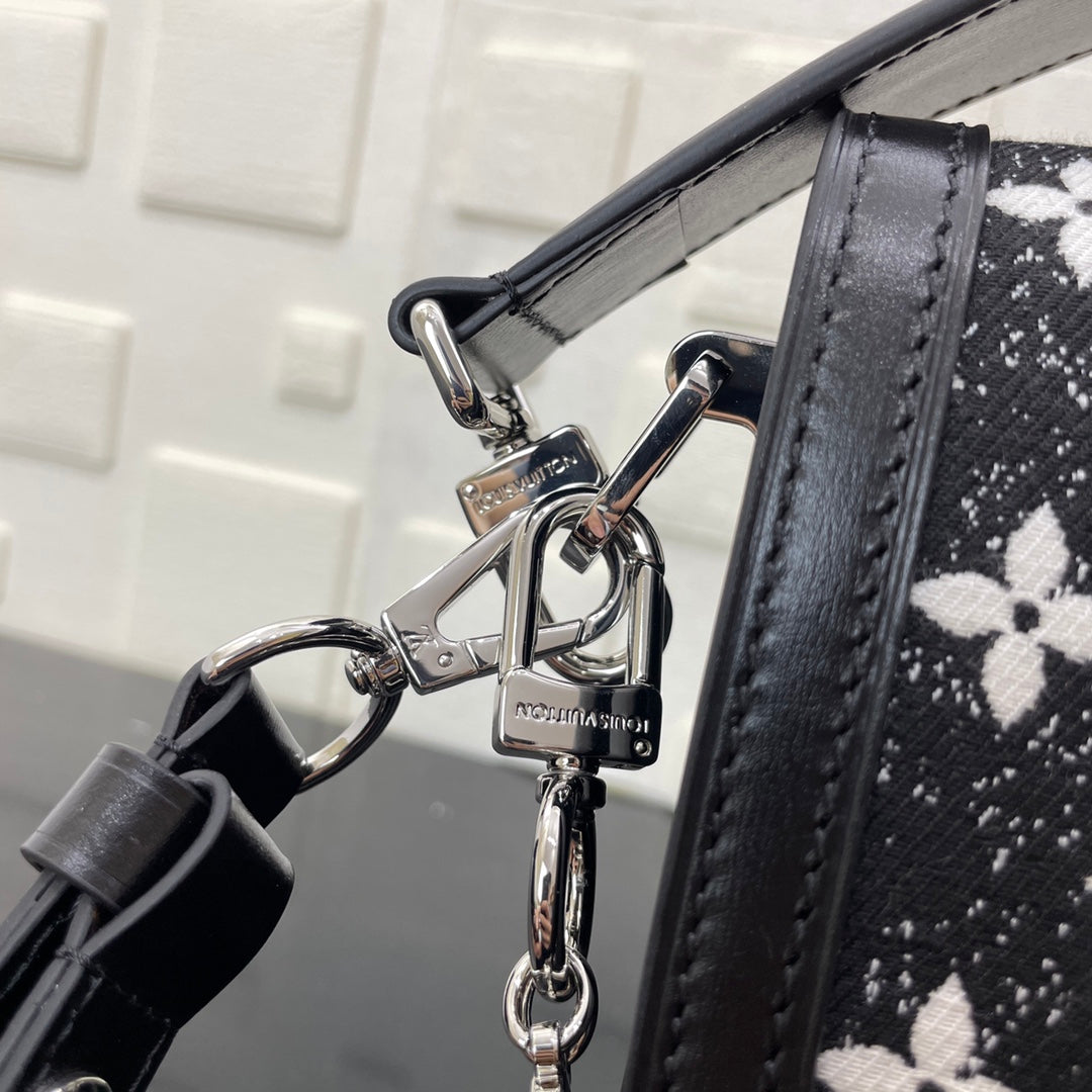 Louis Vuitton M21458 Dauphine MM Shoulder bag black - 25 x 17 x 10.5 cm / monogram / Calfskin-leather trim - View 8