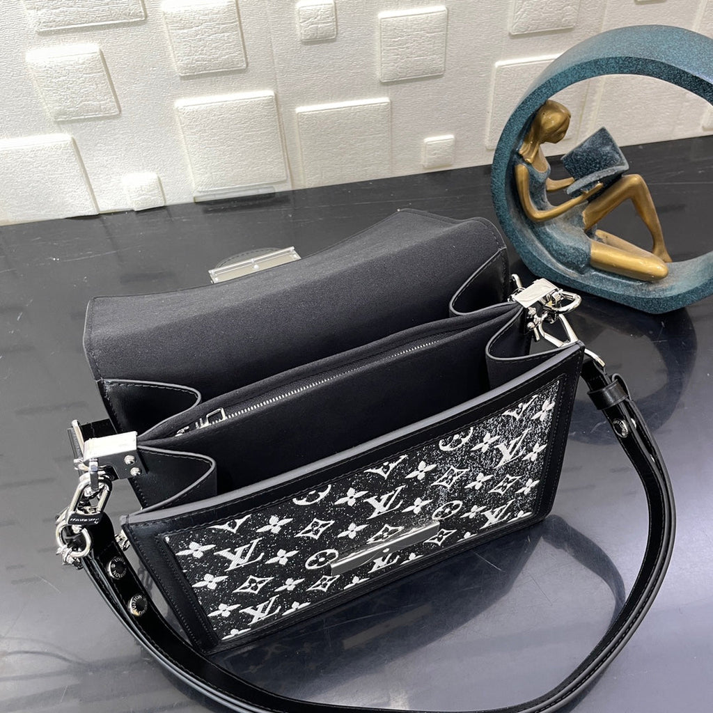 Louis Vuitton M21458 Dauphine MM Shoulder bag black - 25 x 17 x 10.5 cm / monogram / Calfskin-leather trim - View 9