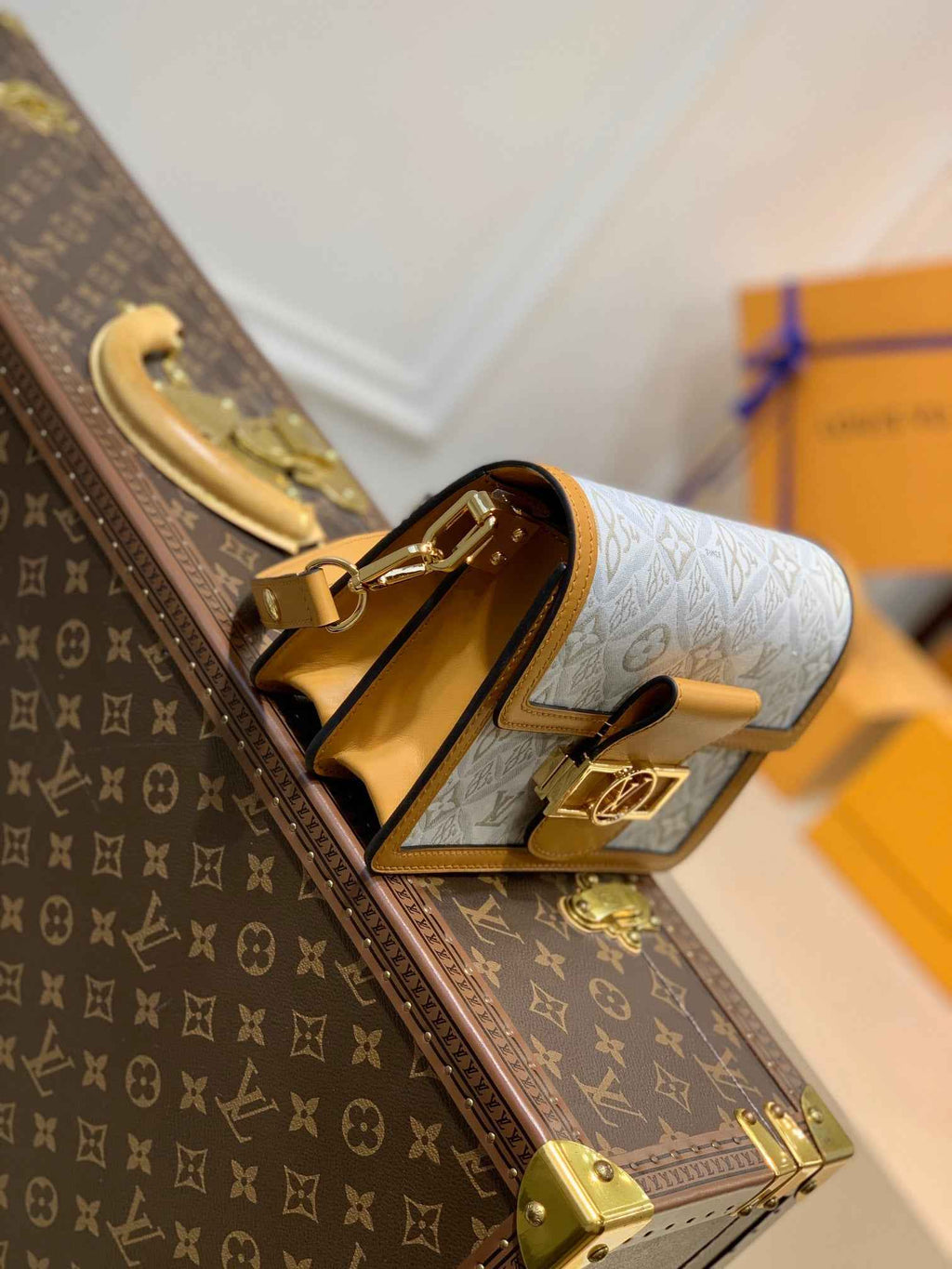 Louis Vuitton M59480 Mini Dauphine Shoulder bag white