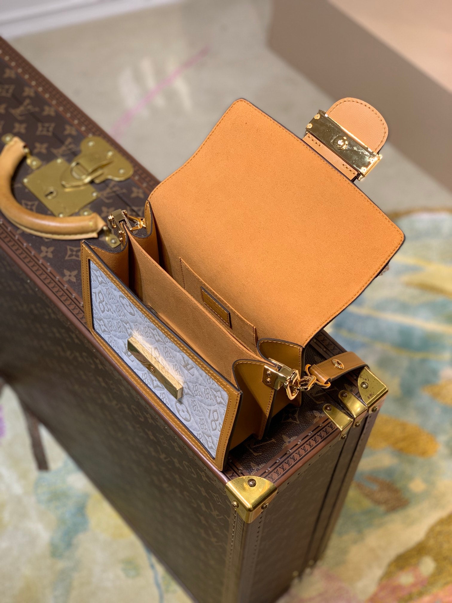 Louis Vuitton M59480 Mini Dauphine Shoulder bag white - 20 x 15 x 9 cm / monogram / Cowhide-leather trim - View 8