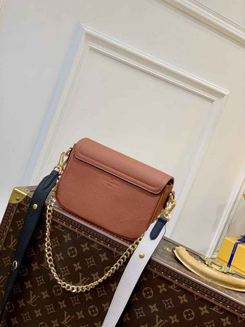 Louis Vuitton M59491 Lockme Tender Handbag Brown