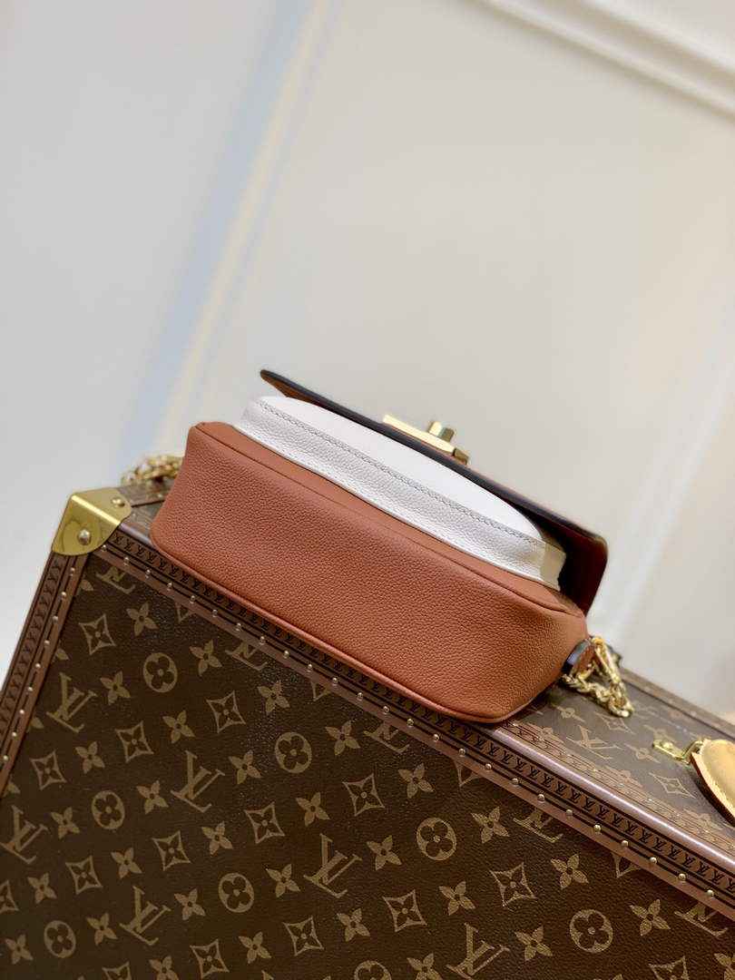 Louis Vuitton M59491 Lockme Tender Handbag Brown