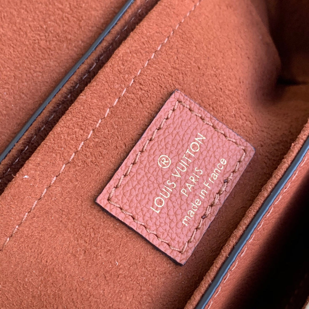 Louis Vuitton M59491 Lockme Tender Handbag Brown - 19 x 13 x 8 cm / Brown - View 9