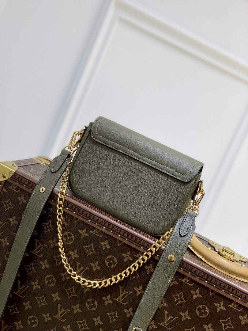 Louis Vuitton M59731 Lockme Tender Handbag Green