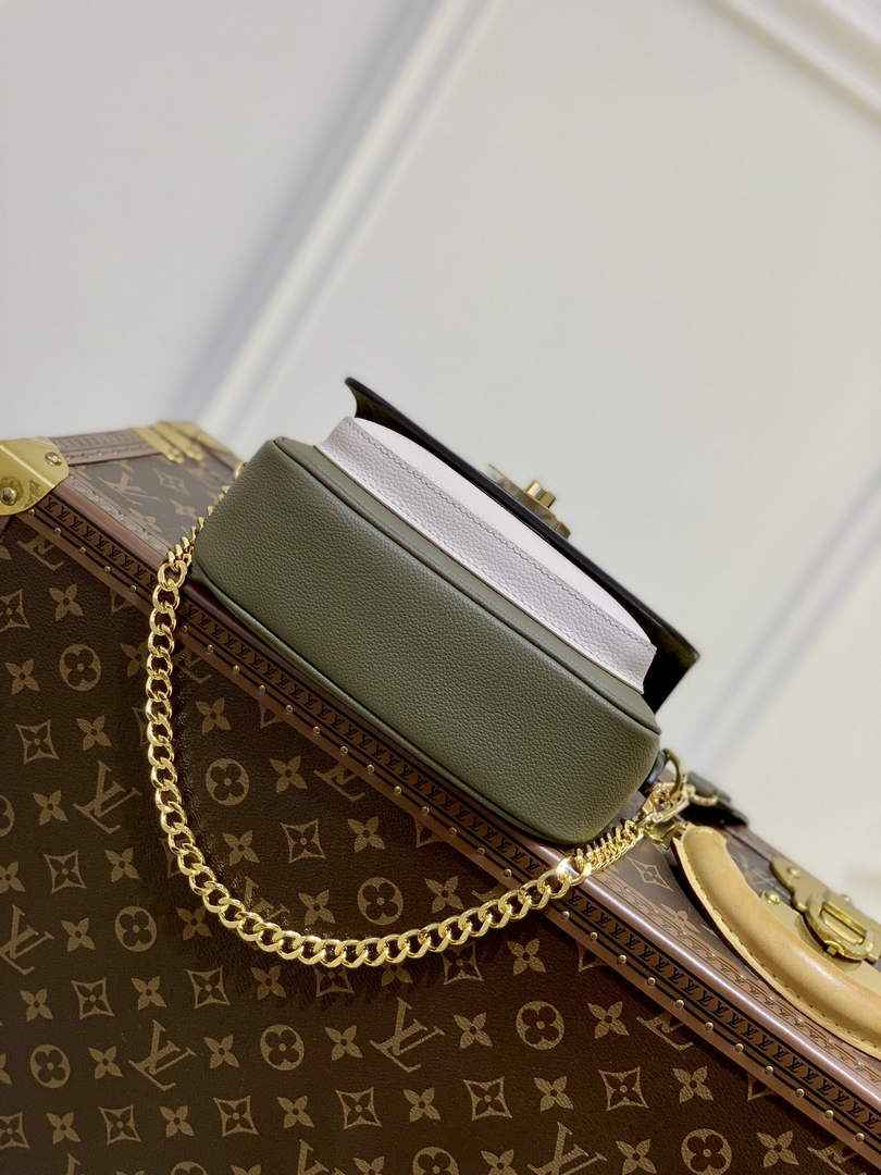 Louis Vuitton M59731 Lockme Tender Handbag Green