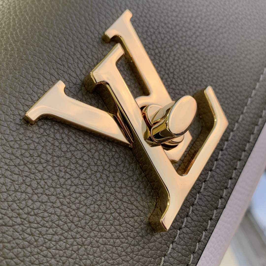 Louis Vuitton M59731 Lockme Tender Handbag Green