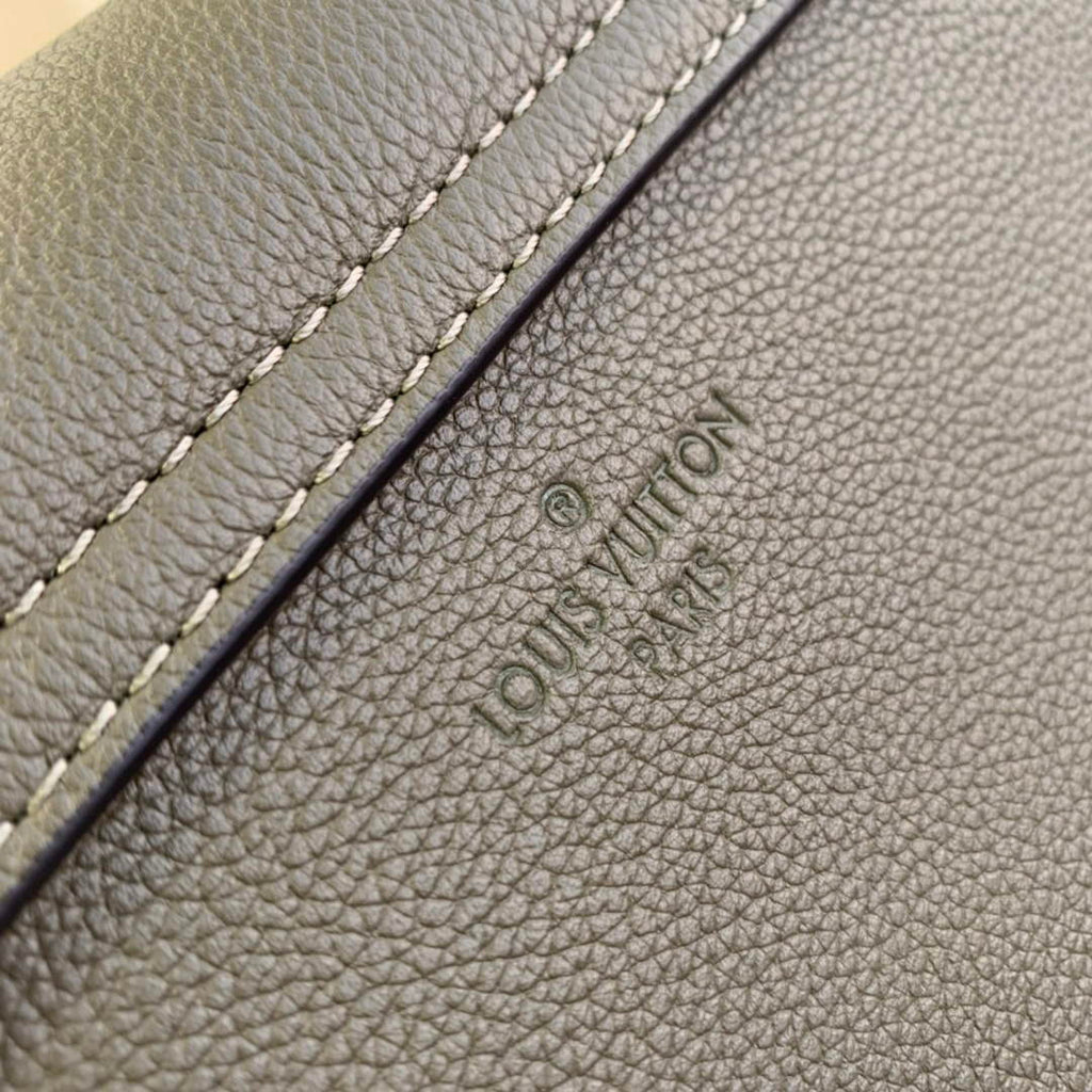 Louis Vuitton M59731 Lockme Tender Handbag Green - 19 x 13 x 8 cm / Light Khaki Green - View 5