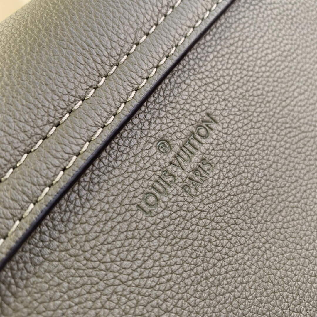Louis Vuitton M59731 Lockme Tender Handbag Green - 19 x 13 x 8 cm / Light Khaki Green - View 5