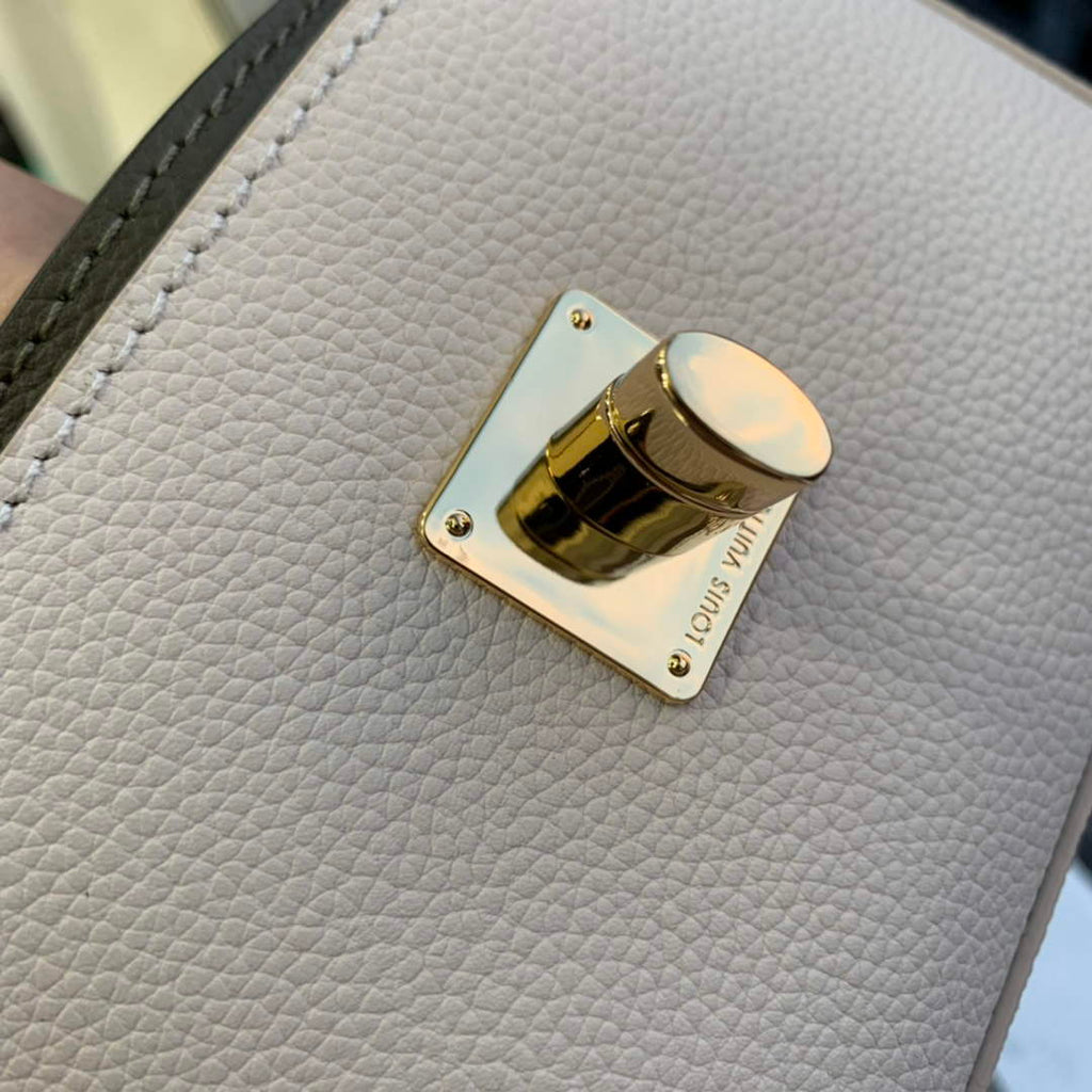 Louis Vuitton M59731 Lockme Tender Handbag Green - 19 x 13 x 8 cm / Light Khaki Green - View 6
