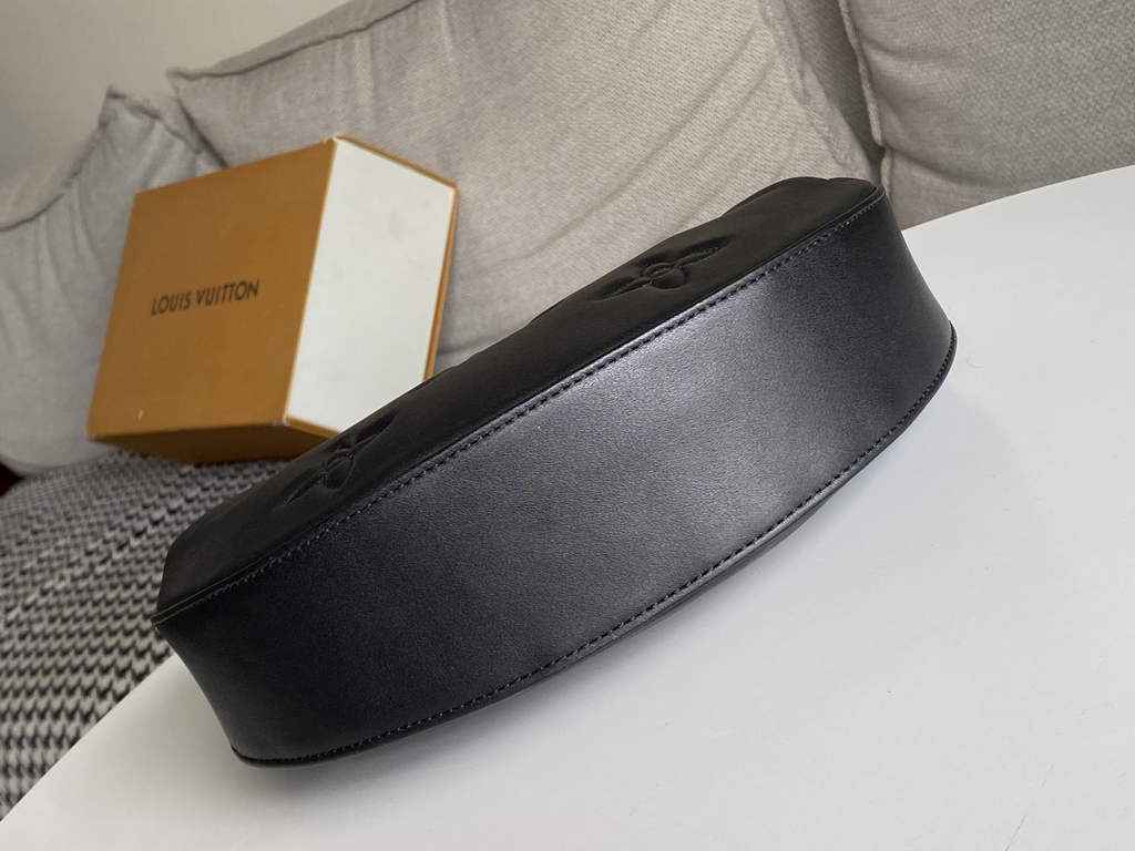 Louis Vuitton M59799 Over The Moon Bag Black - Default Title - View 5