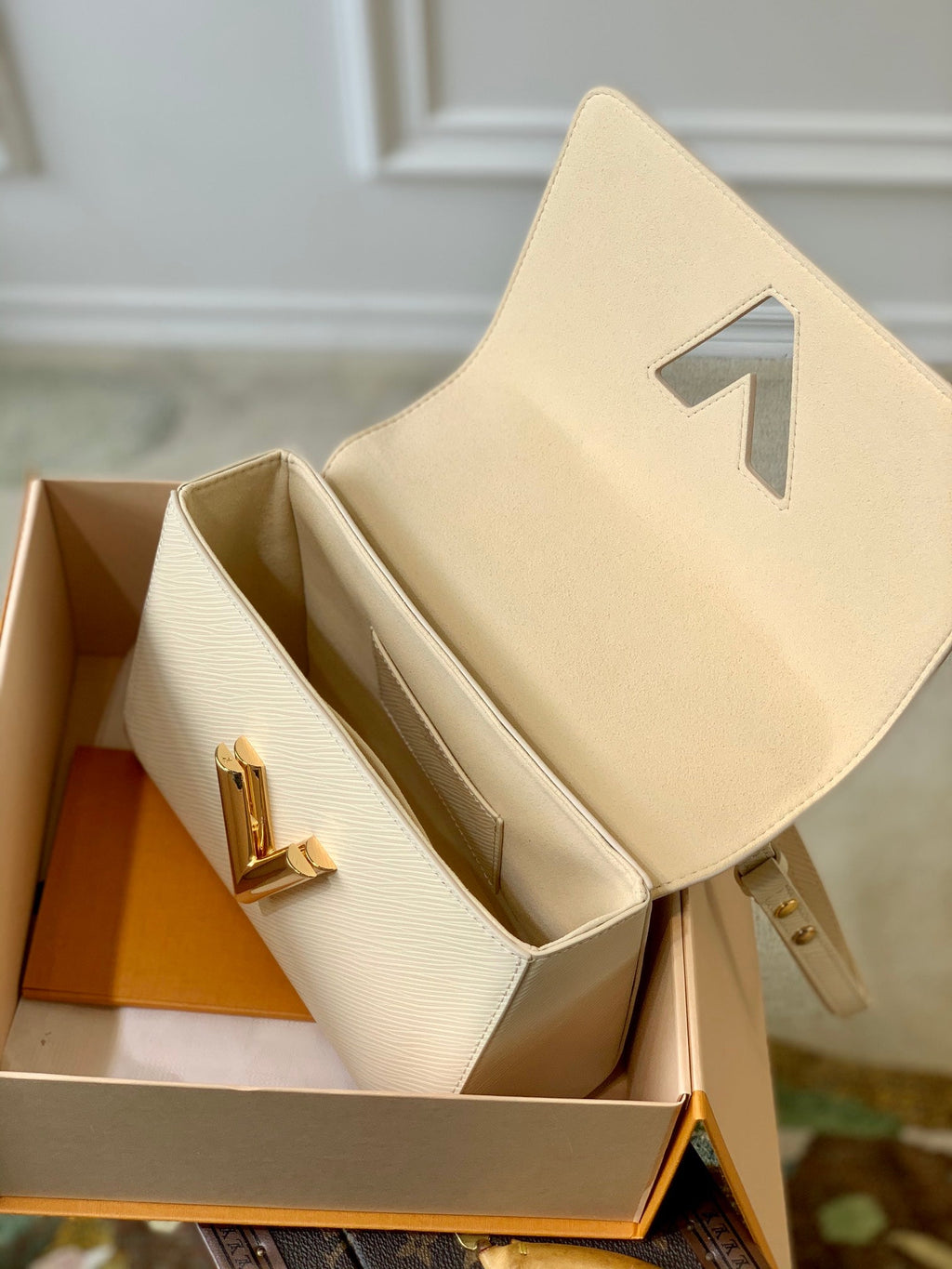 Louis Vuitton M59852 Twist PM Bag Epi Leather Quartz White - Default Title - View 7