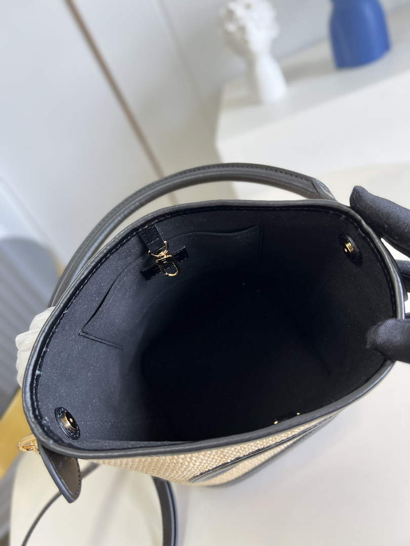 Louis Vuitton M59961 Petit Bucket Bag Black - 24 x 19 x 18.5 cm / Black - View 7