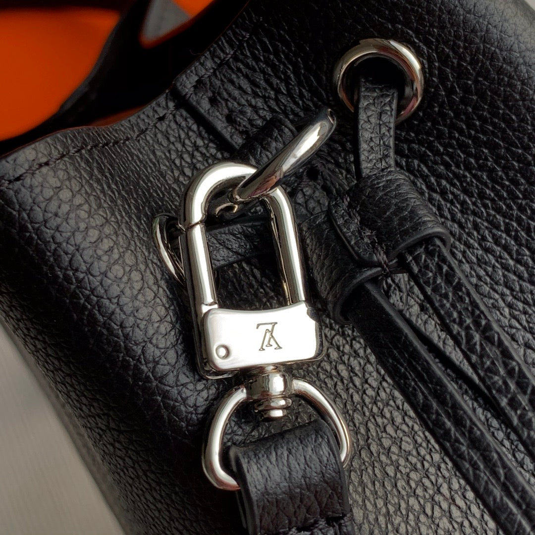 Louis Vuitton M68709 Nano Lockme Bucket Black - 13.5 x 16 x 10 cm / Black - View 5
